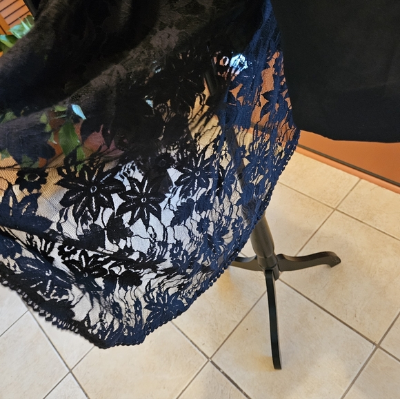 The Pyramid Collection Black Lace Women's Lined Blazer. - Picture 10 of 16